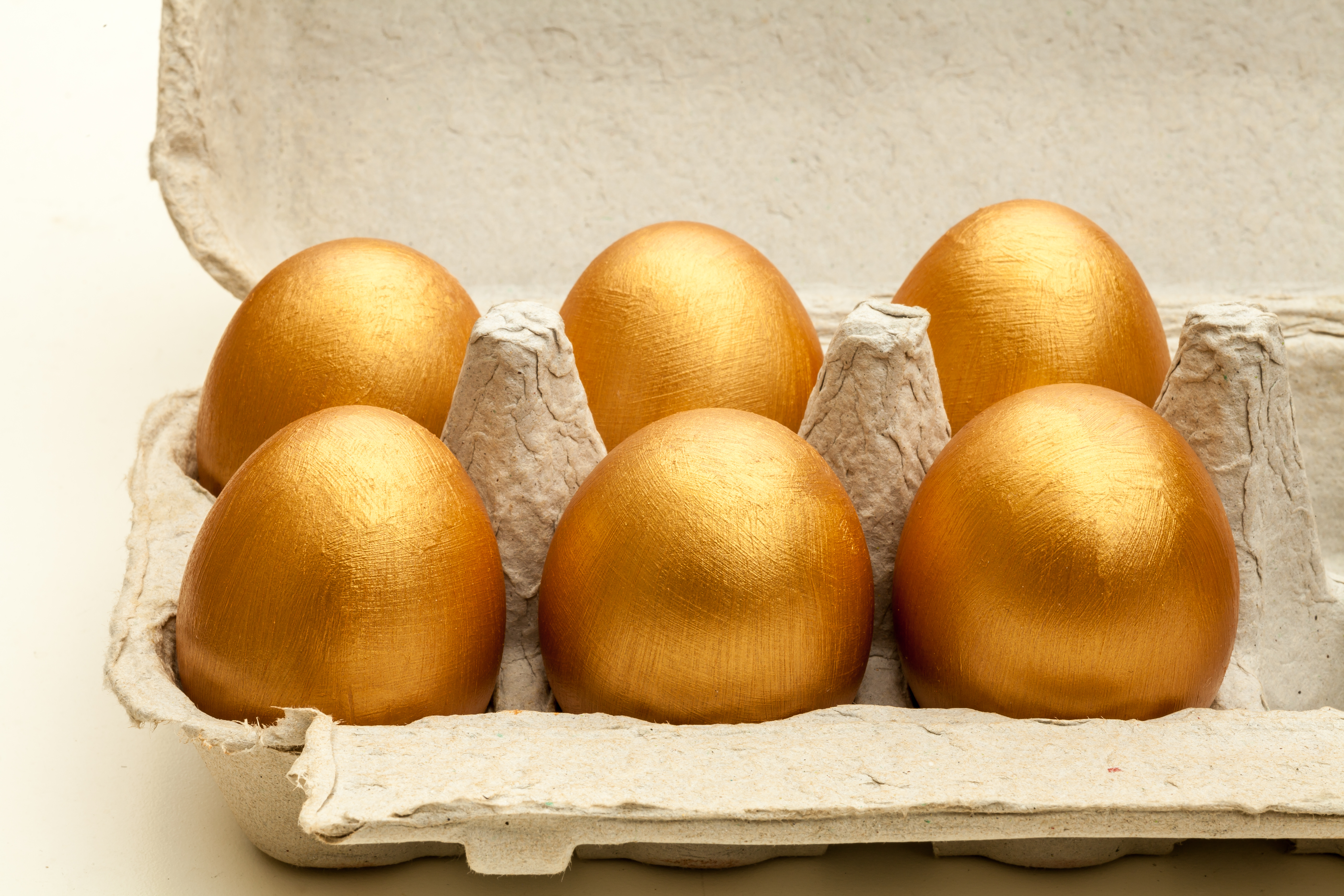 Найдите золотое яйцо. Золотое яйцо. Золотое яйцо фото. Бело-золотые яйца Пасха. Золотые яйца фото на рабочий стол.